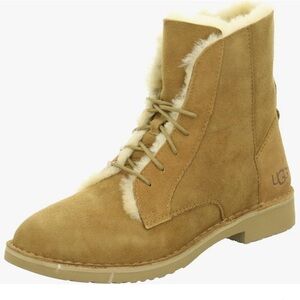 Ugg women’s Quincy Boot size 9